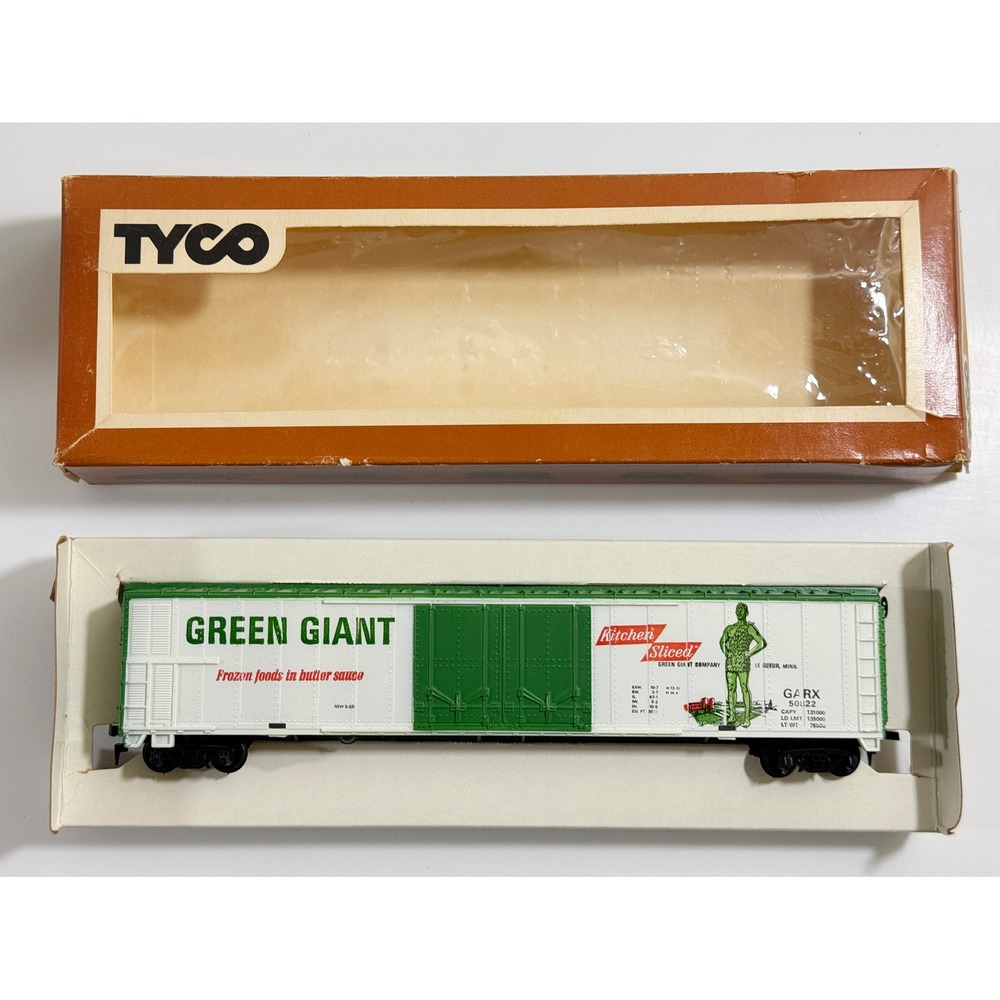 Tyco Green Giant Boxcar HO Scale White Green Vintage Model Train Car GARX 50822